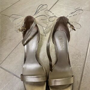 Deltas Gold Women's Heels with Bow Detail
